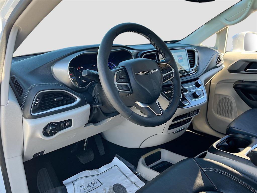 used 2022 Chrysler Pacifica Hybrid car, priced at $26,834