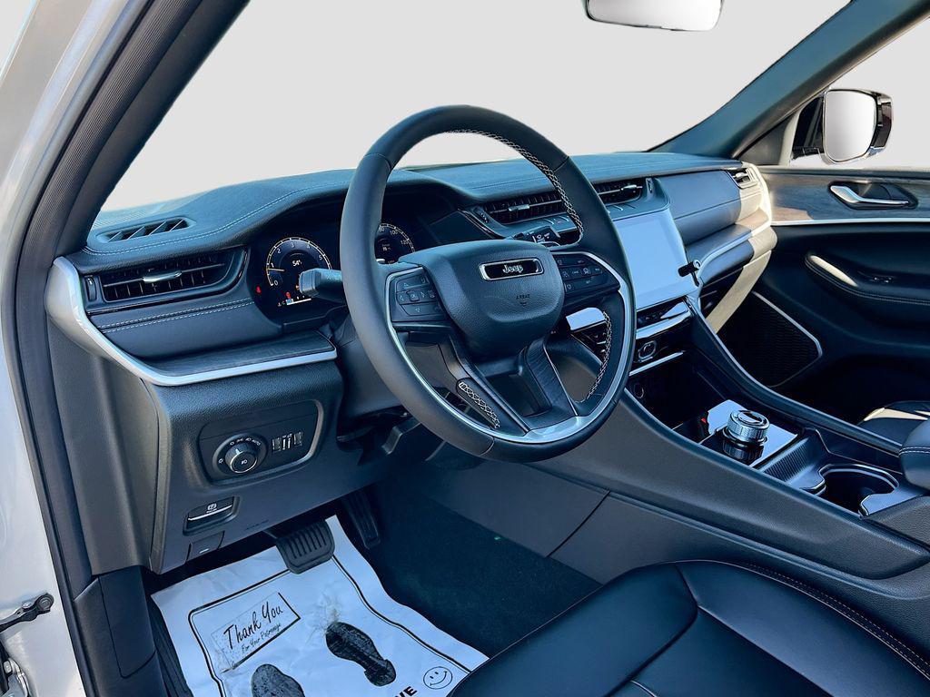 new 2026 Jeep Grand Cherokee car, priced at $41,722