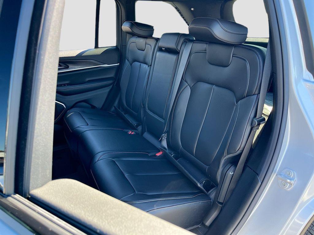 new 2026 Jeep Grand Cherokee car, priced at $41,722