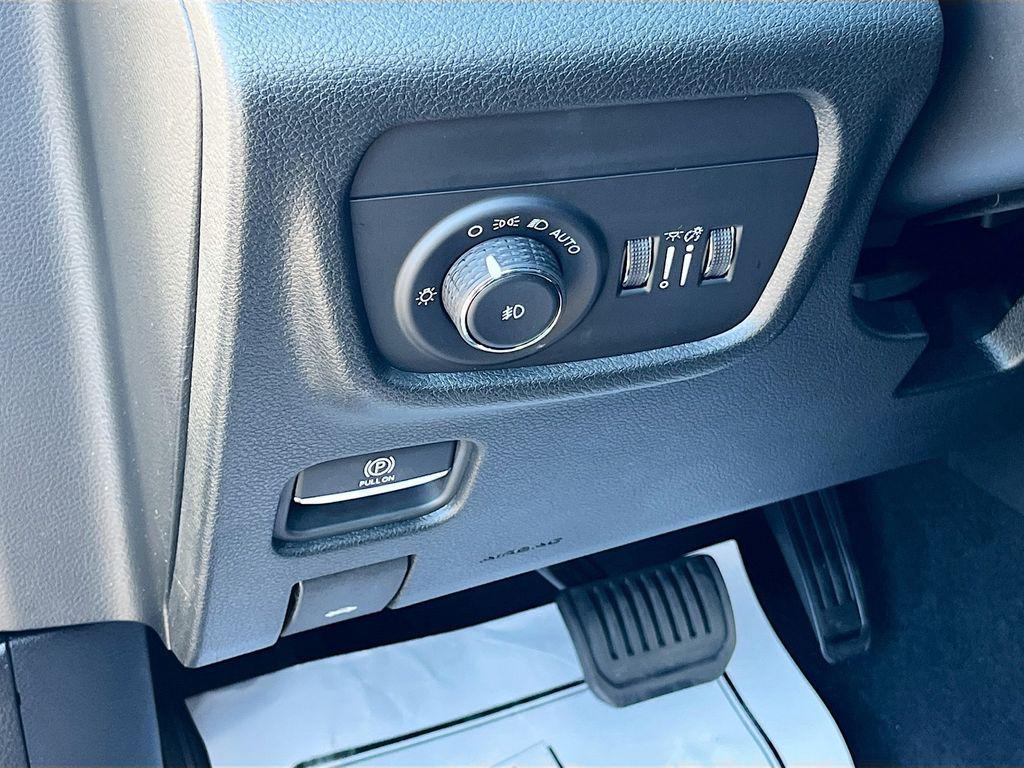 new 2026 Jeep Grand Cherokee car, priced at $41,722