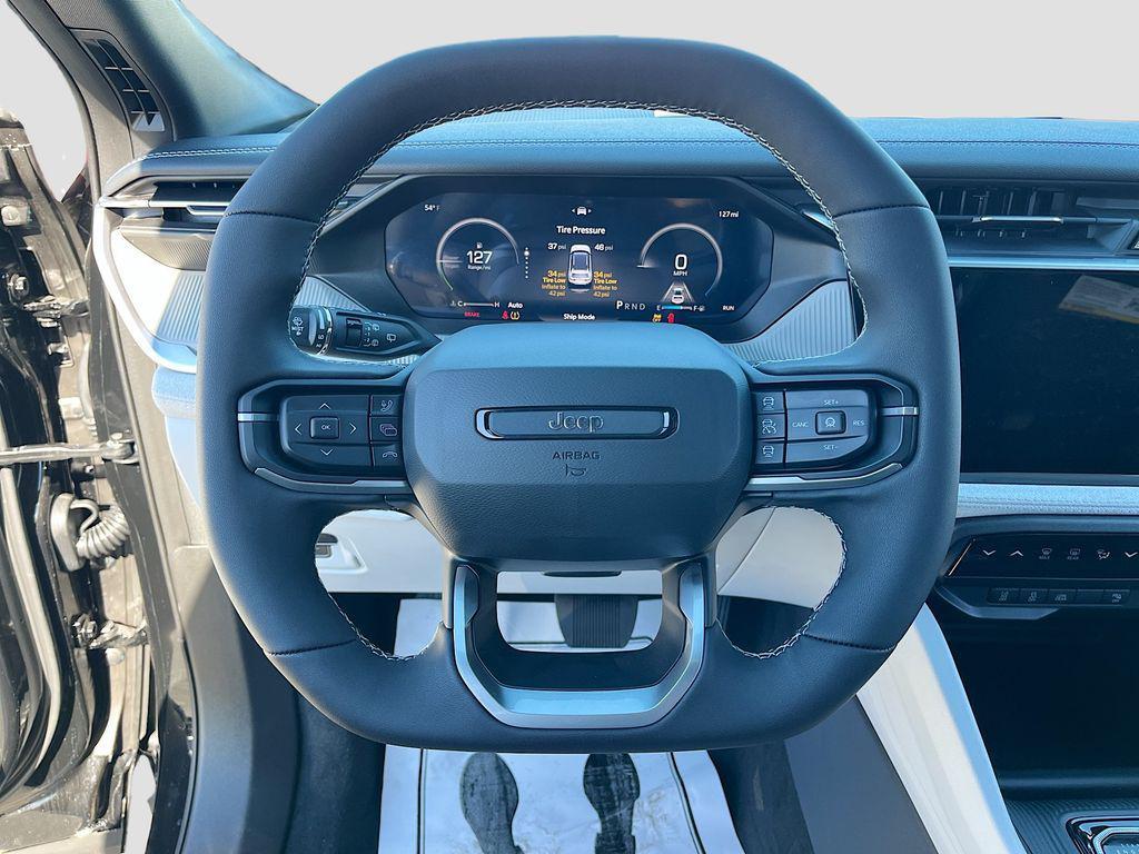 new 2026 Jeep Cherokee car, priced at $39,090