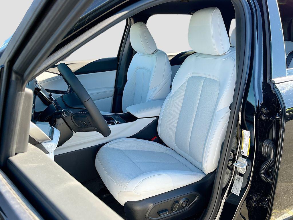 new 2026 Jeep Cherokee car, priced at $39,090