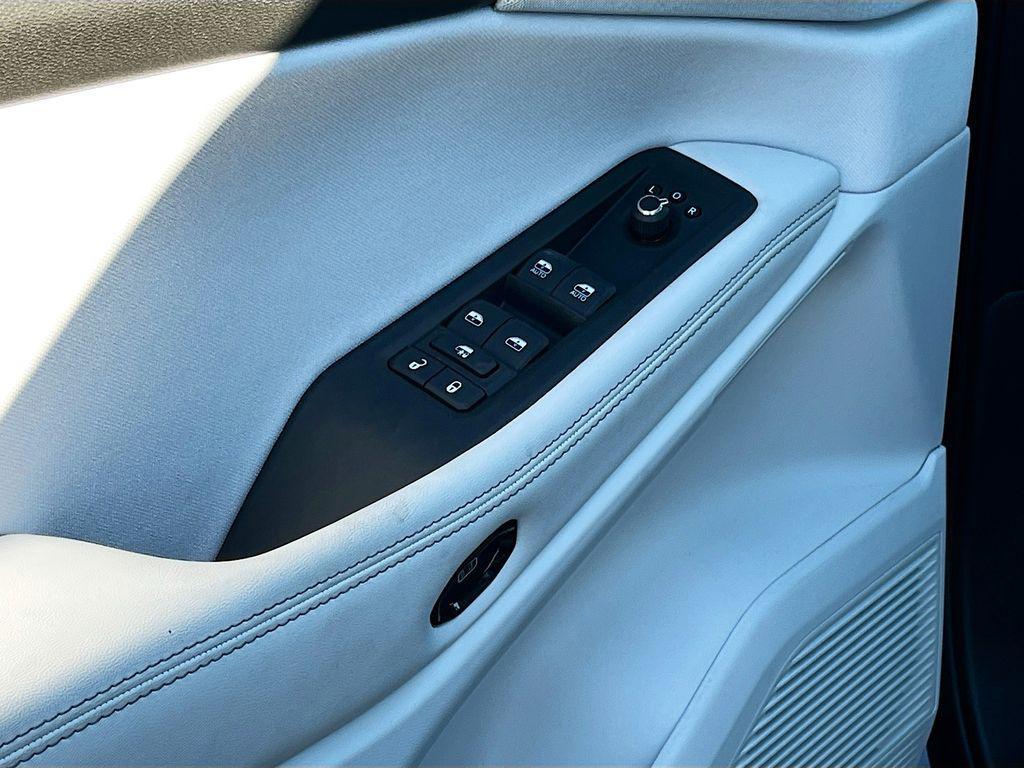 new 2026 Jeep Cherokee car, priced at $39,090