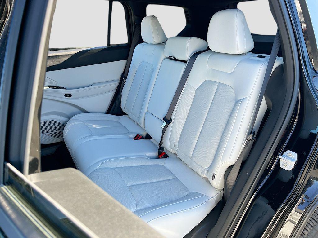 new 2026 Jeep Cherokee car, priced at $39,090