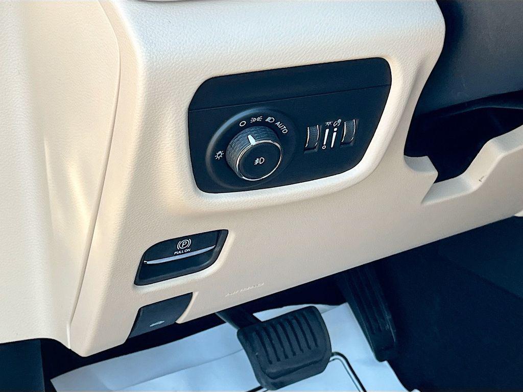 new 2026 Jeep Grand Cherokee car, priced at $43,562