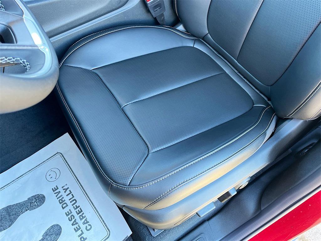 new 2025 Jeep Grand Cherokee car, priced at $38,526