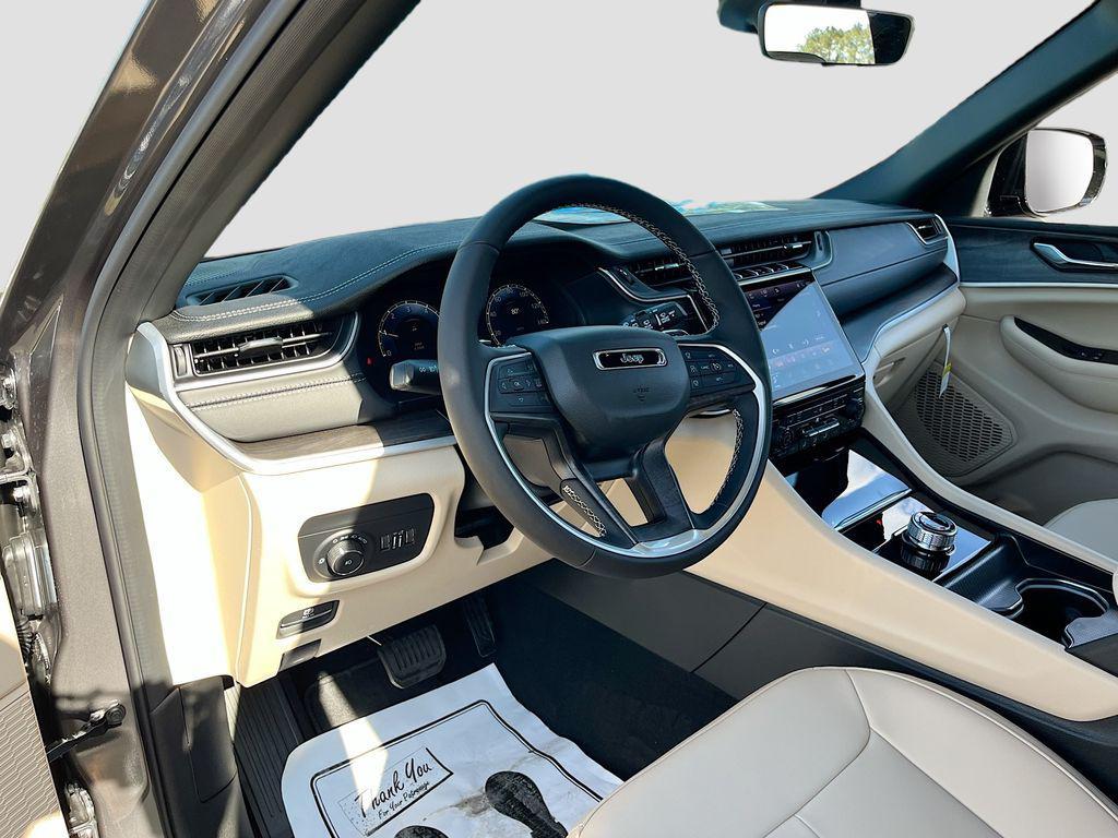 new 2025 Jeep Grand Cherokee L car, priced at $39,380