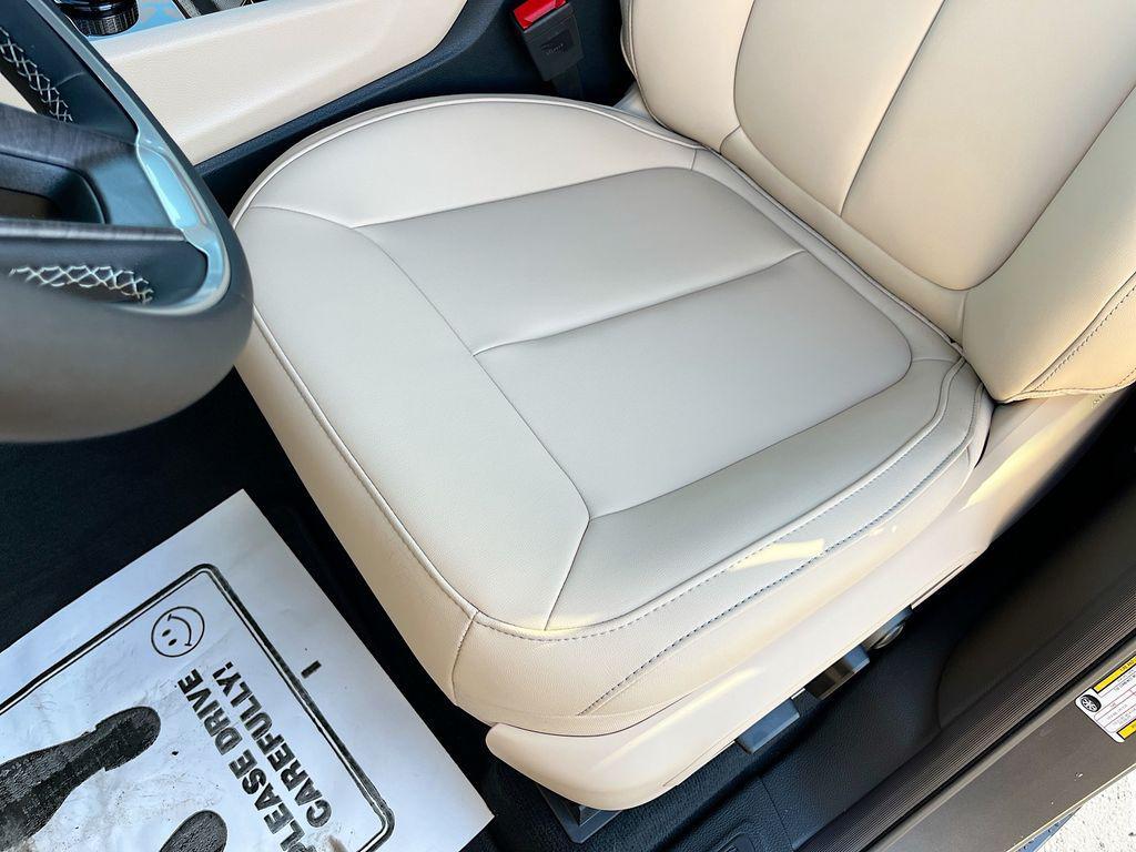 new 2025 Jeep Grand Cherokee L car, priced at $39,380