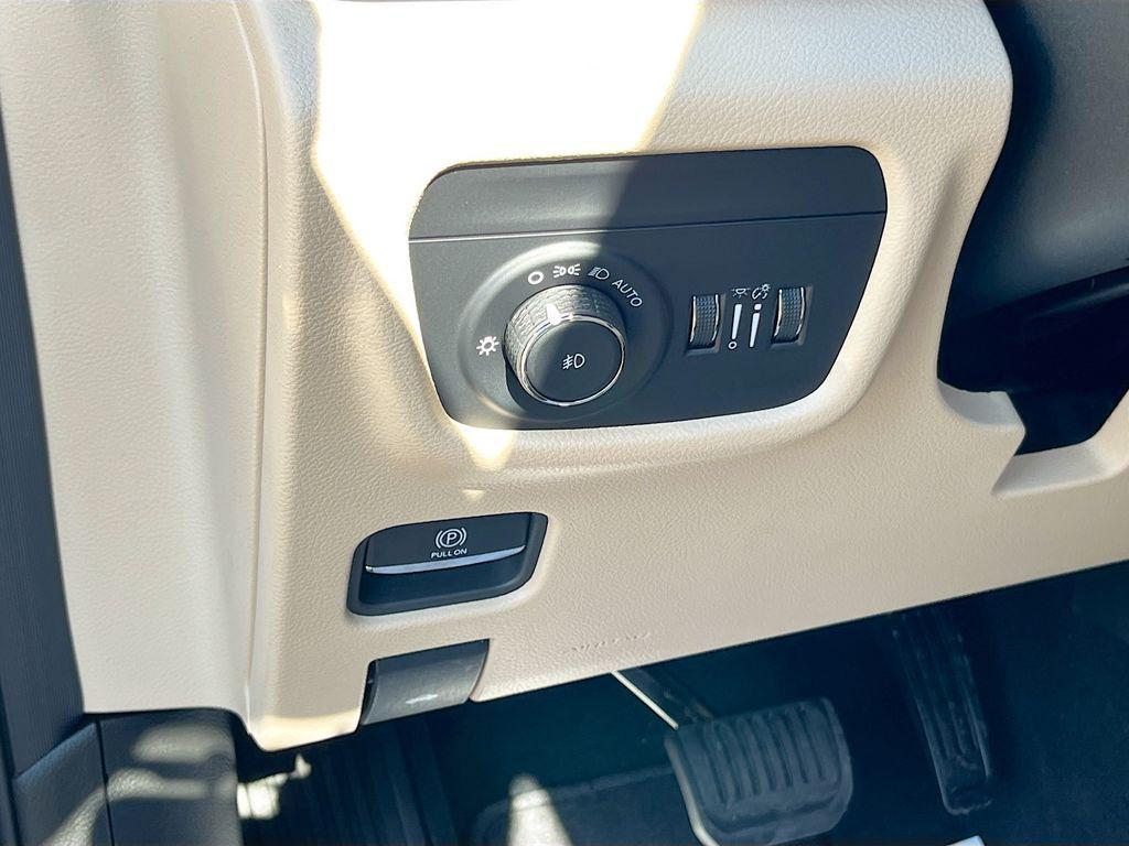 new 2025 Jeep Grand Cherokee L car, priced at $39,380