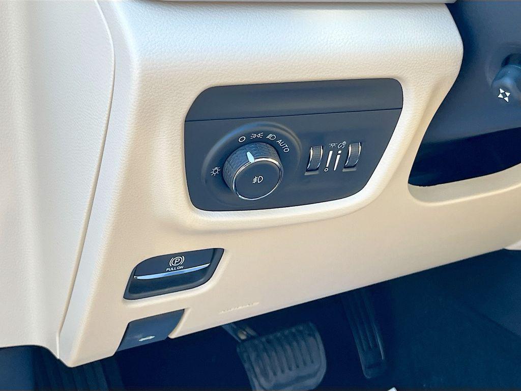 new 2025 Jeep Grand Cherokee L car, priced at $41,998