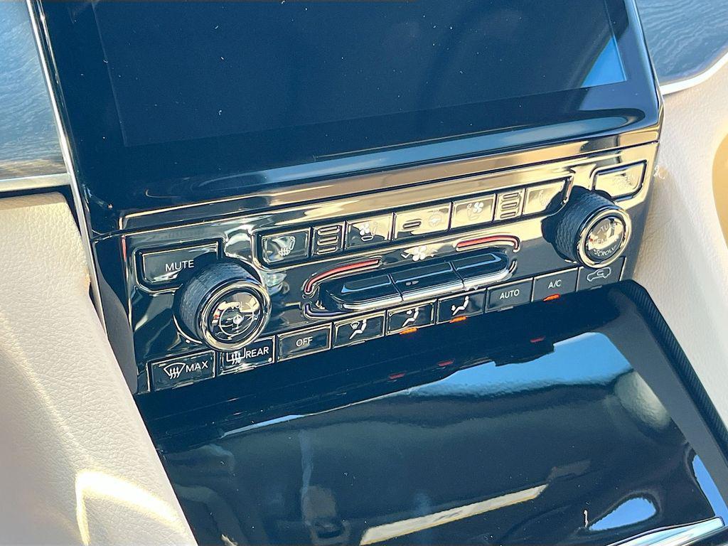 new 2025 Jeep Grand Cherokee L car, priced at $41,998