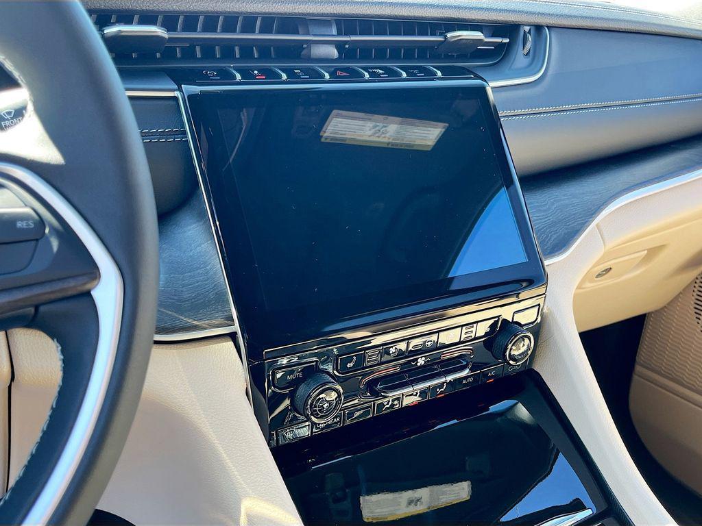 new 2025 Jeep Grand Cherokee L car, priced at $41,998