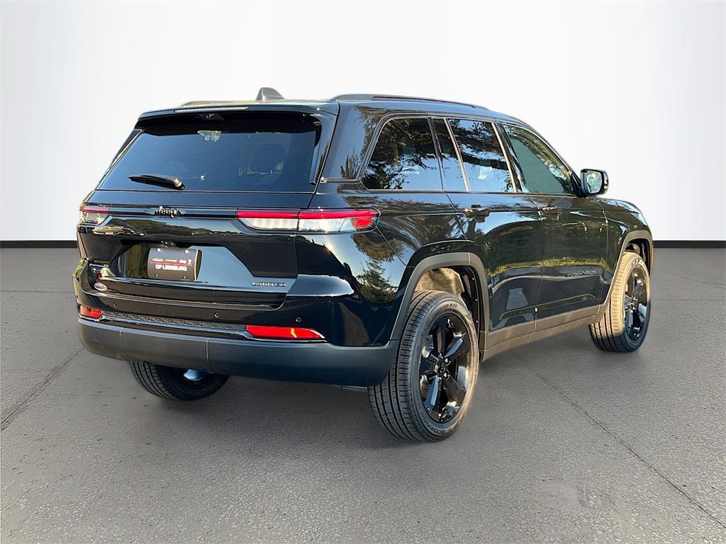 new 2025 Jeep Grand Cherokee car, priced at $43,740