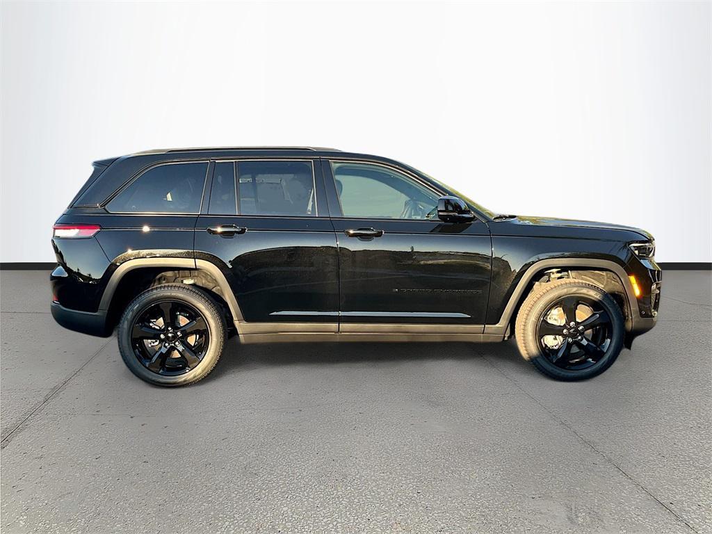 new 2025 Jeep Grand Cherokee car, priced at $43,740