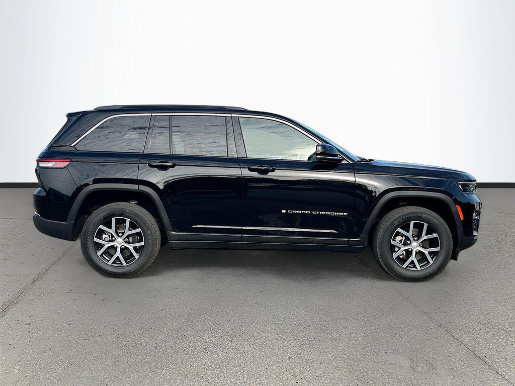 used 2025 Jeep Grand Cherokee car, priced at $39,954