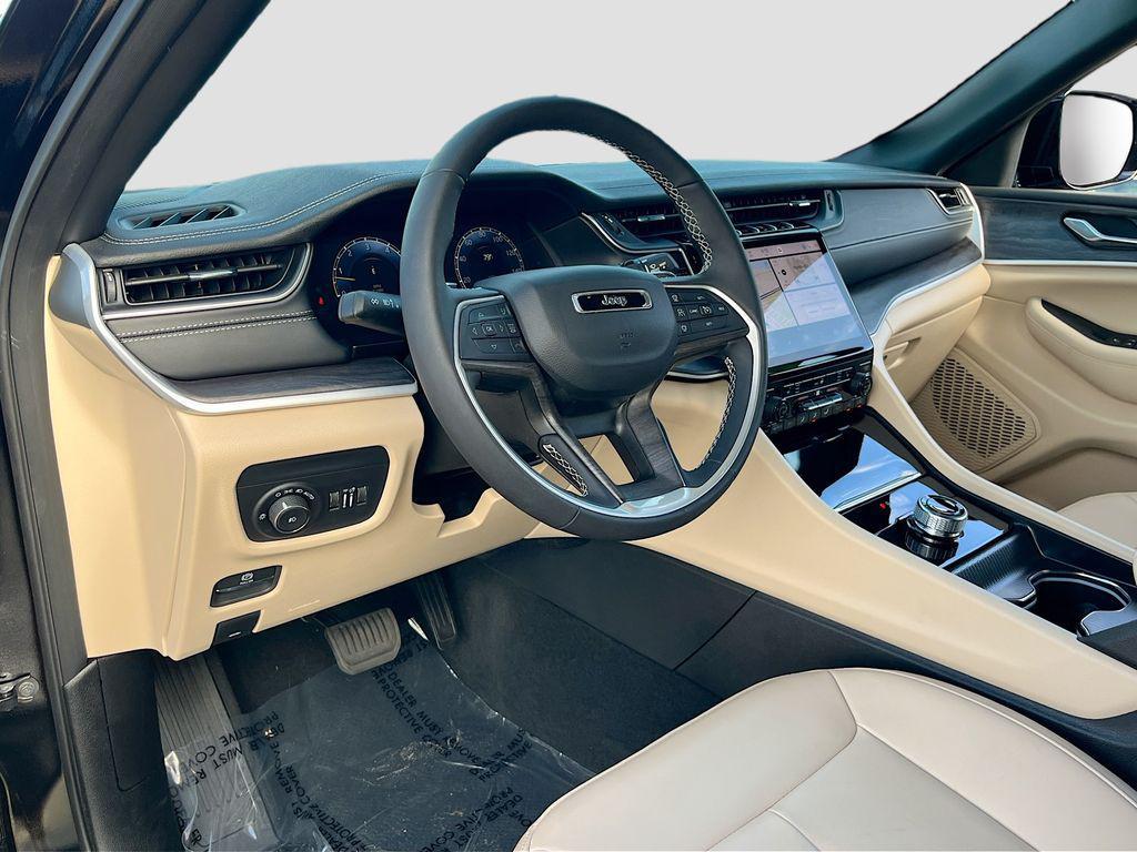 used 2025 Jeep Grand Cherokee car, priced at $39,954