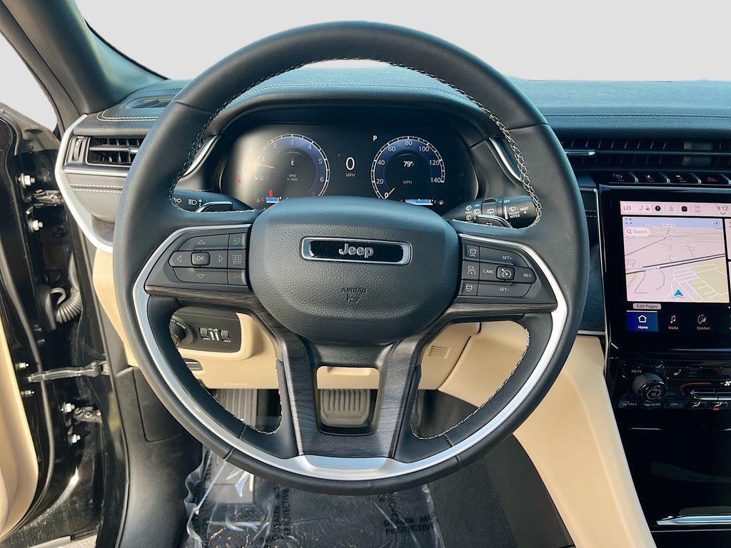 used 2025 Jeep Grand Cherokee car, priced at $39,954