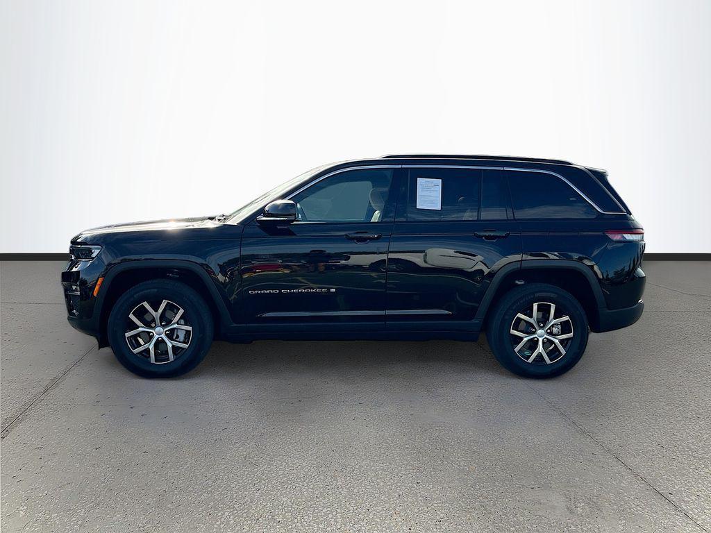 used 2025 Jeep Grand Cherokee car, priced at $39,954