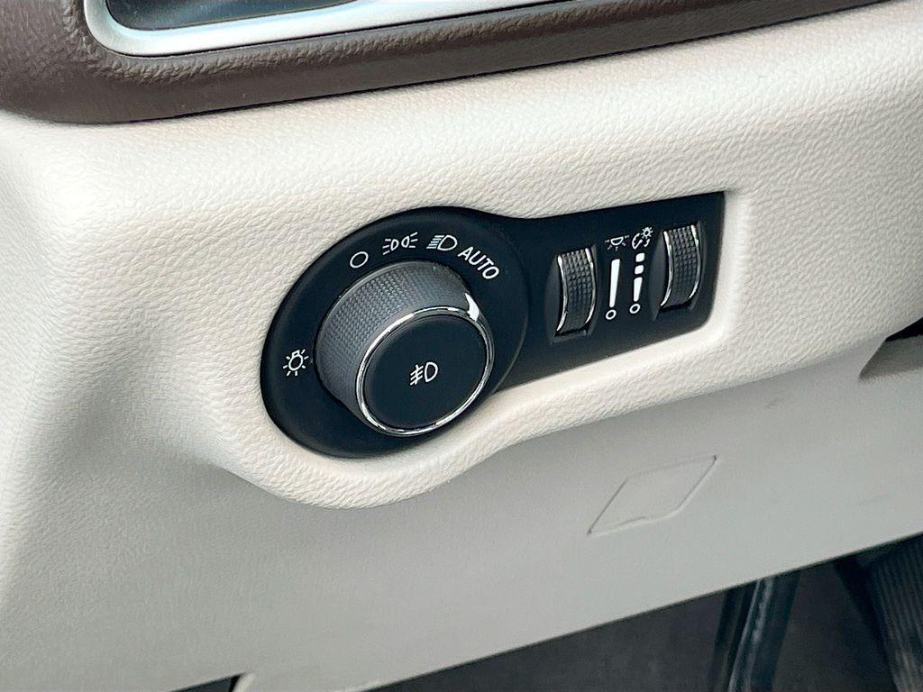 used 2020 Chrysler Pacifica car, priced at $13,550