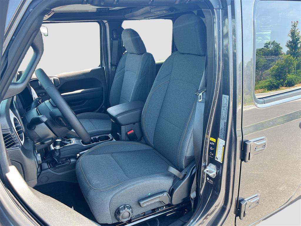 new 2025 Jeep Gladiator car, priced at $37,170