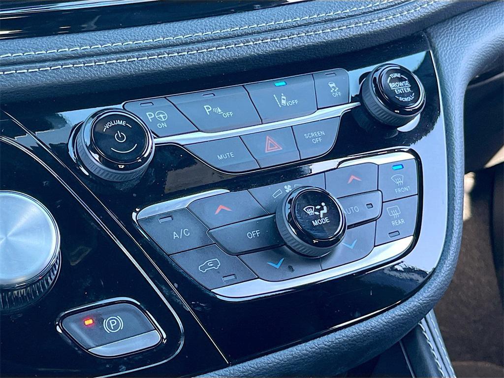 used 2024 Chrysler Pacifica Hybrid car, priced at $33,995