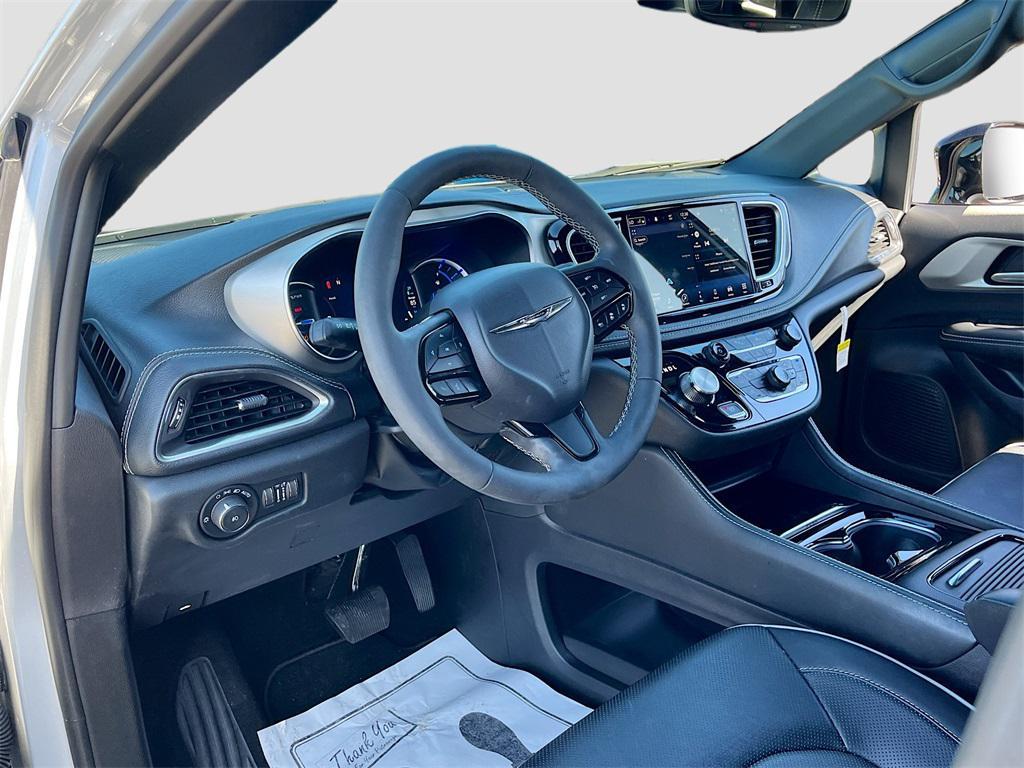 used 2024 Chrysler Pacifica Hybrid car, priced at $33,995