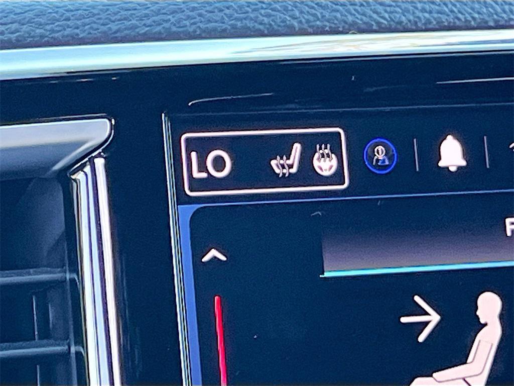 used 2024 Chrysler Pacifica Hybrid car, priced at $33,995