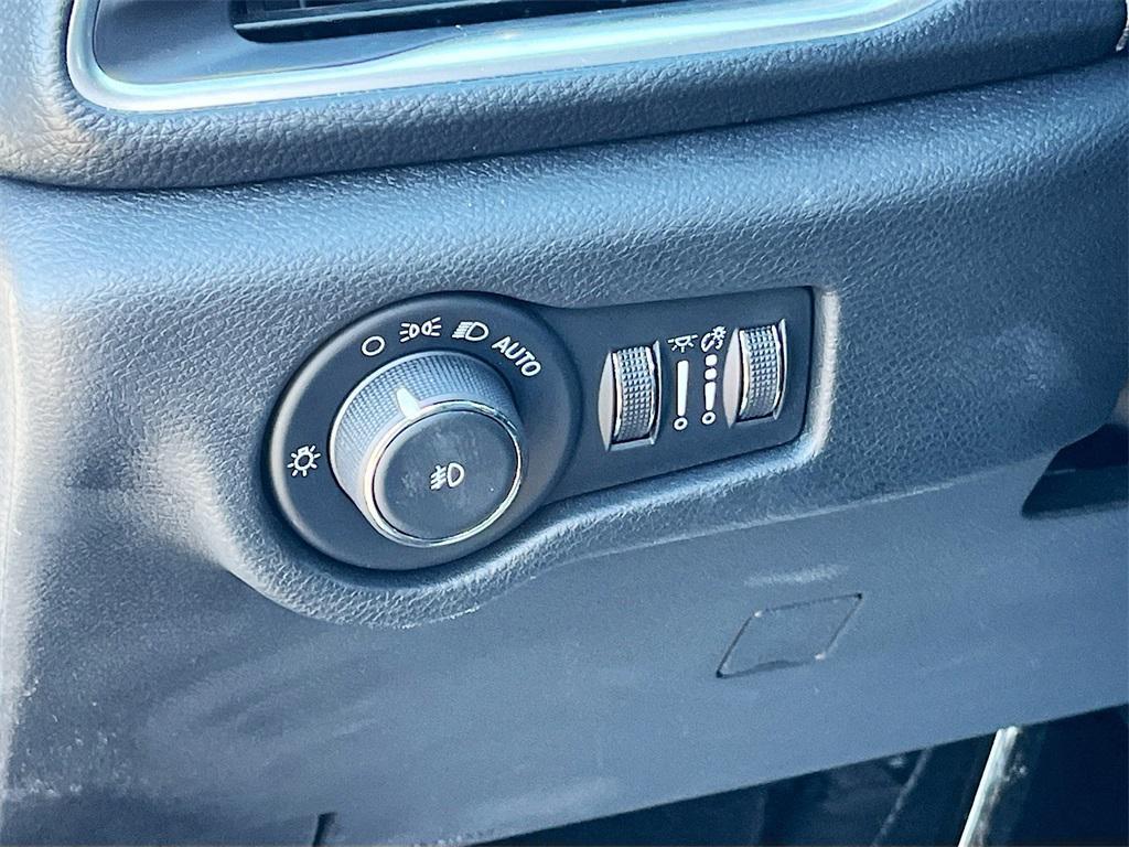 used 2024 Chrysler Pacifica Hybrid car, priced at $33,995