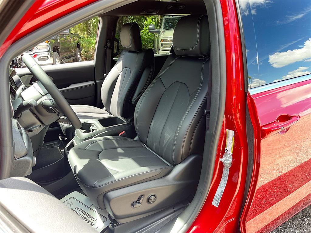 new 2026 Chrysler Pacifica car, priced at $36,036