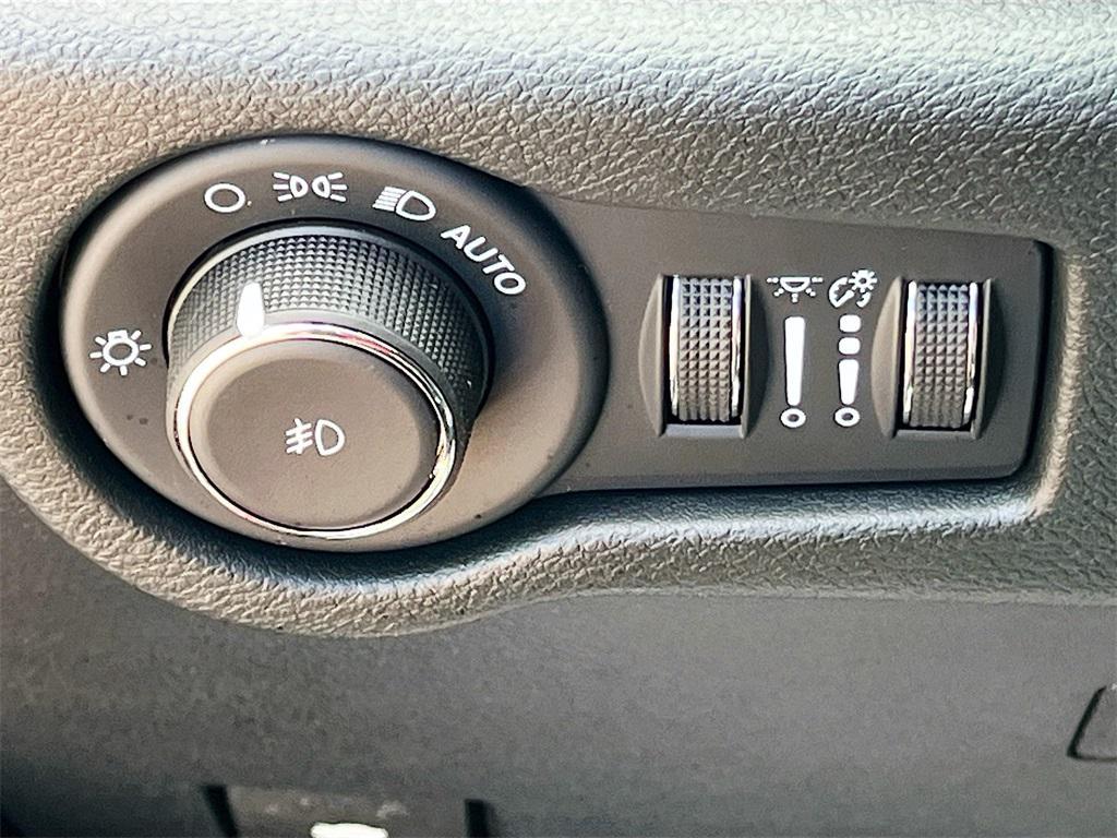 new 2026 Chrysler Pacifica car, priced at $36,036