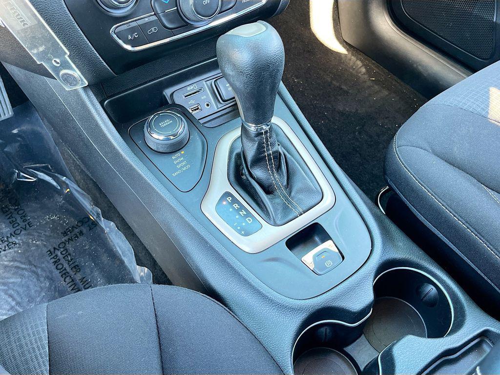 used 2015 Jeep Cherokee car, priced at $7,776