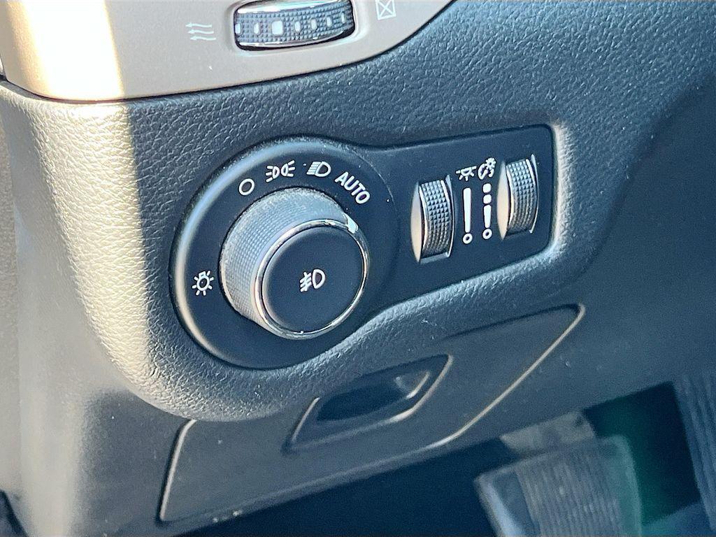 used 2015 Jeep Cherokee car, priced at $7,776