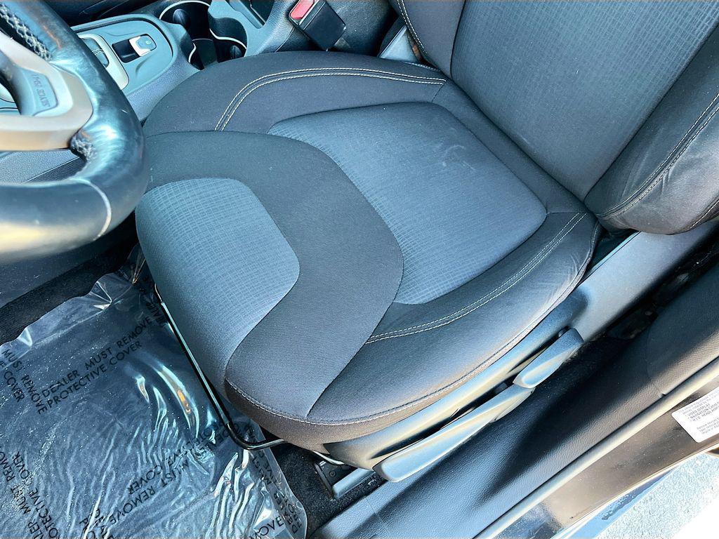 used 2015 Jeep Cherokee car, priced at $7,776