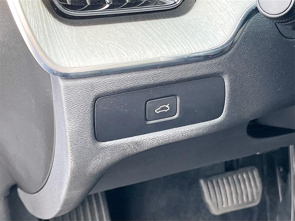 used 2025 Volvo XC60 car, priced at $34,059