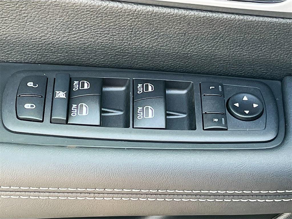 new 2026 Chrysler Pacifica car, priced at $44,836