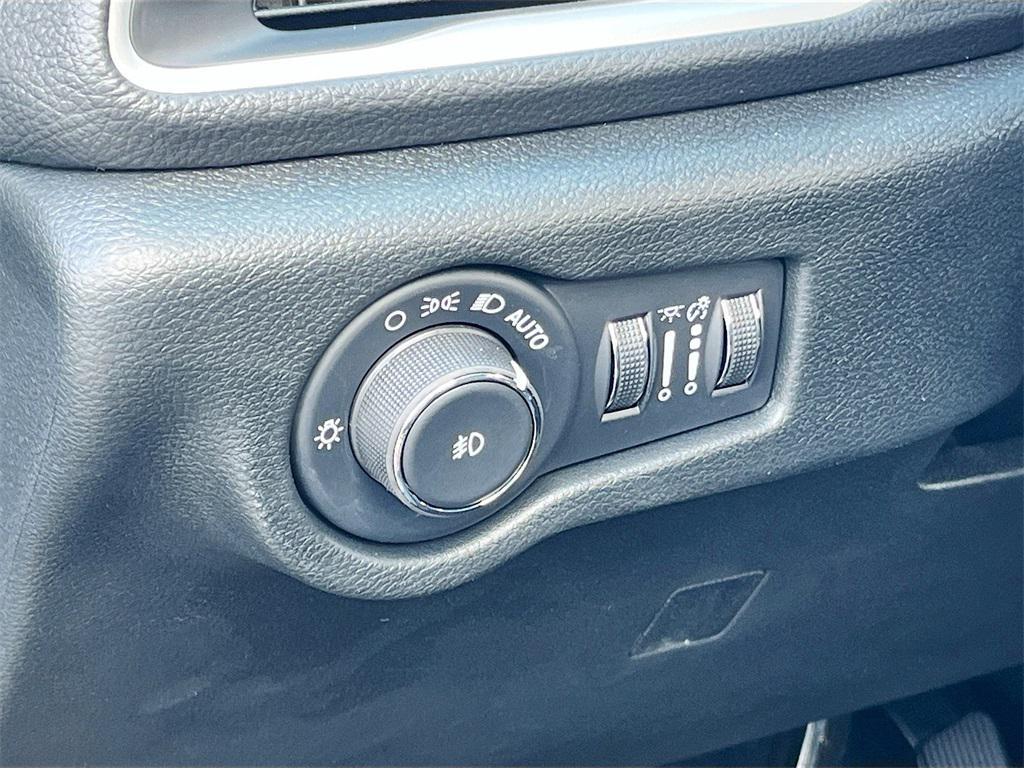 new 2026 Chrysler Pacifica car, priced at $42,081