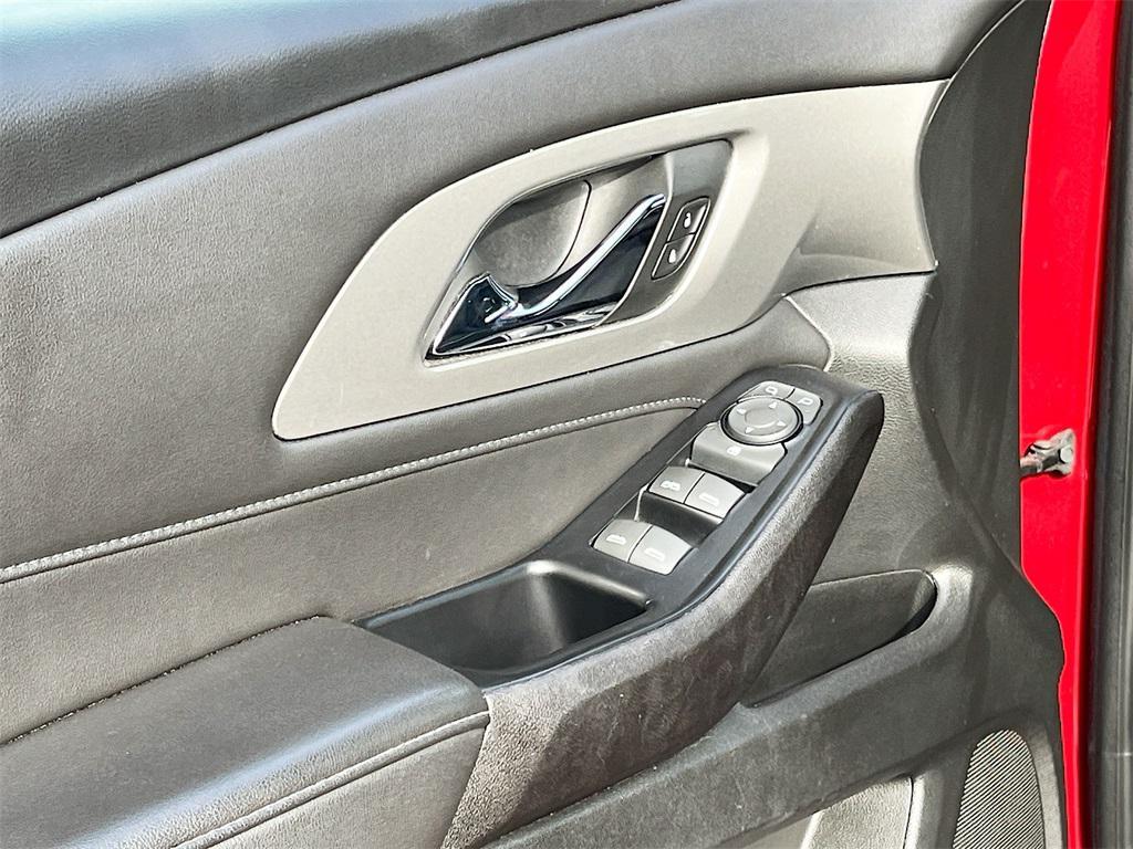 used 2023 Chevrolet Traverse car, priced at $23,559