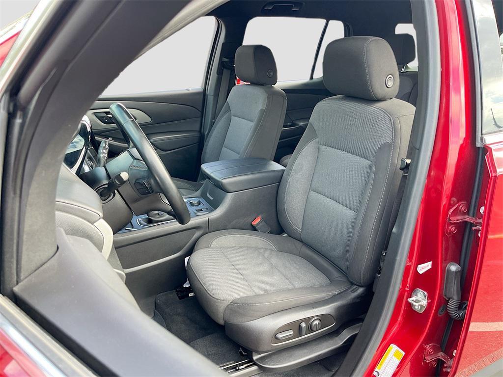 used 2023 Chevrolet Traverse car, priced at $23,559
