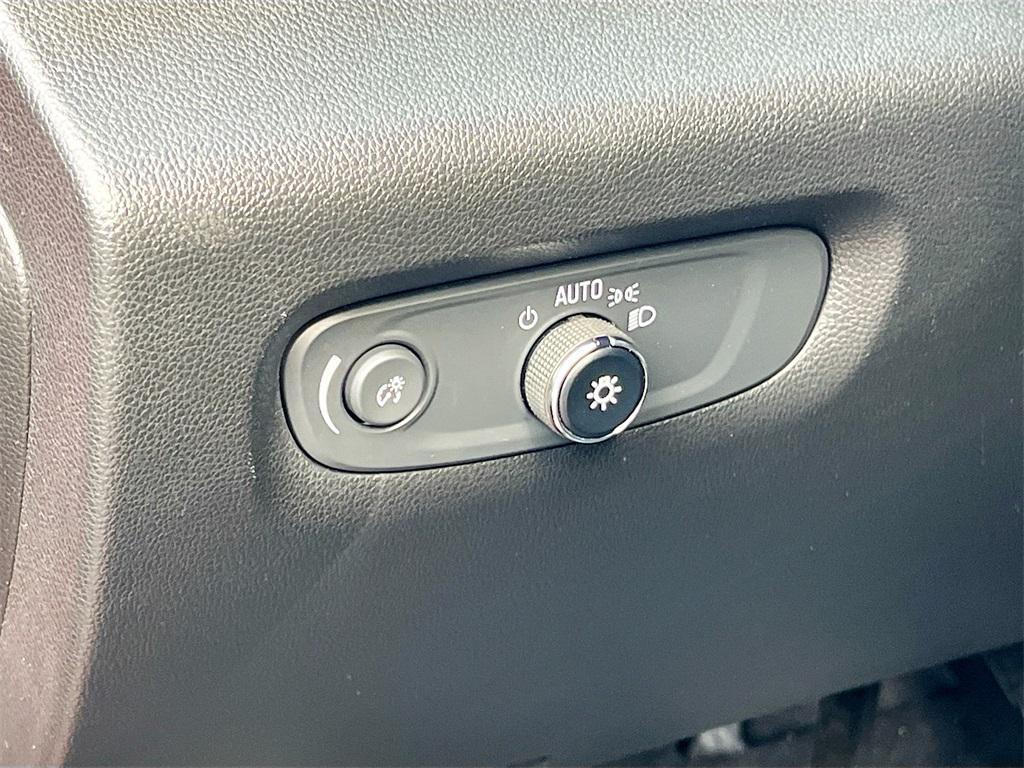 used 2023 Chevrolet Traverse car, priced at $23,559