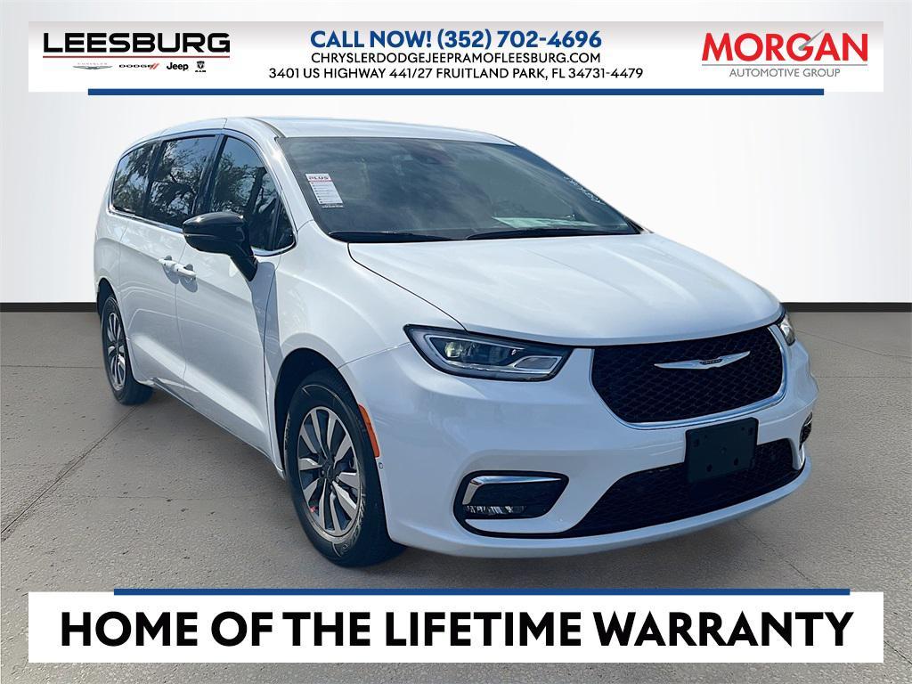 new 2025 Chrysler Pacifica Hybrid car, priced at $49,788