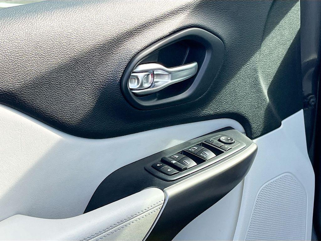 used 2020 Jeep Cherokee car, priced at $17,491