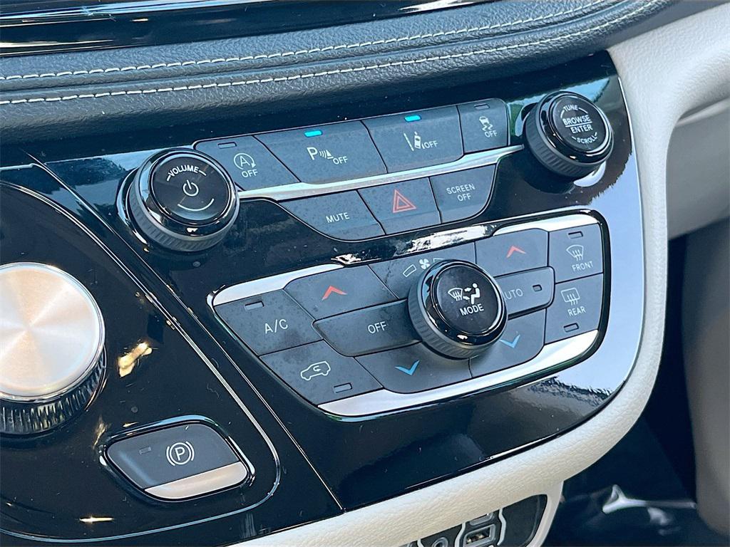 used 2024 Chrysler Pacifica car, priced at $30,241