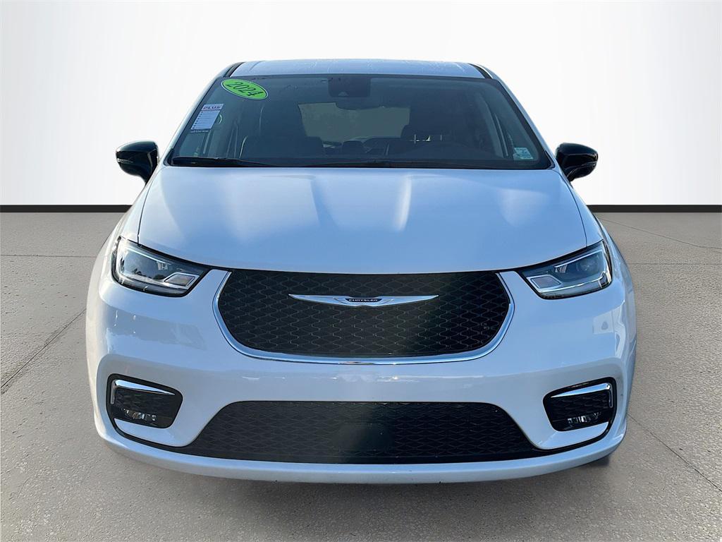used 2024 Chrysler Pacifica car, priced at $30,241