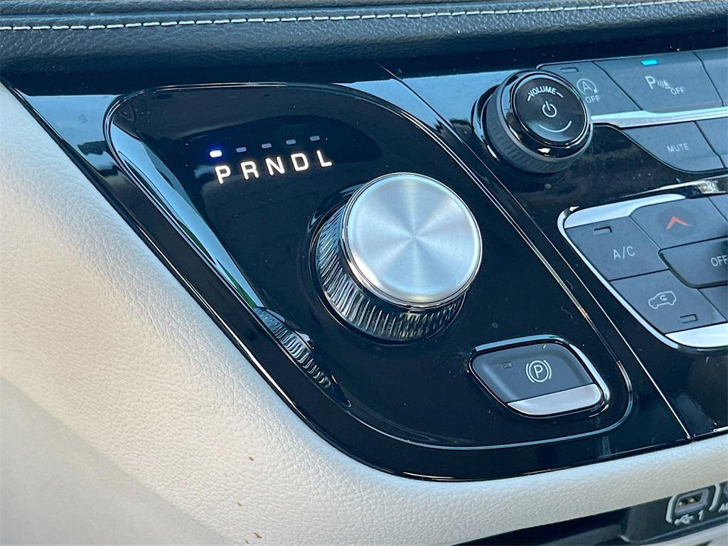 used 2024 Chrysler Pacifica car, priced at $30,241