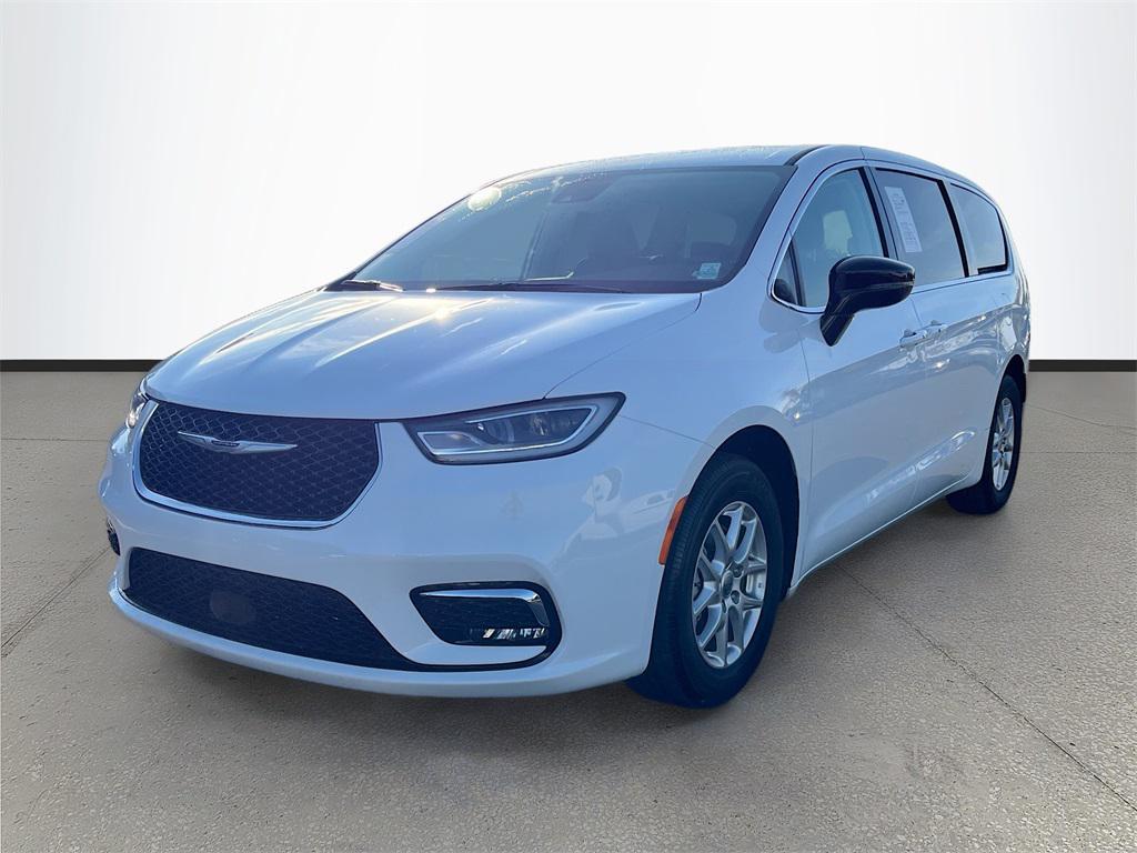 used 2024 Chrysler Pacifica car, priced at $30,241