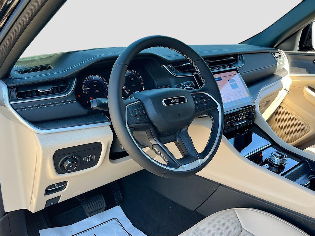 new 2025 Jeep Grand Cherokee car, priced at $39,787