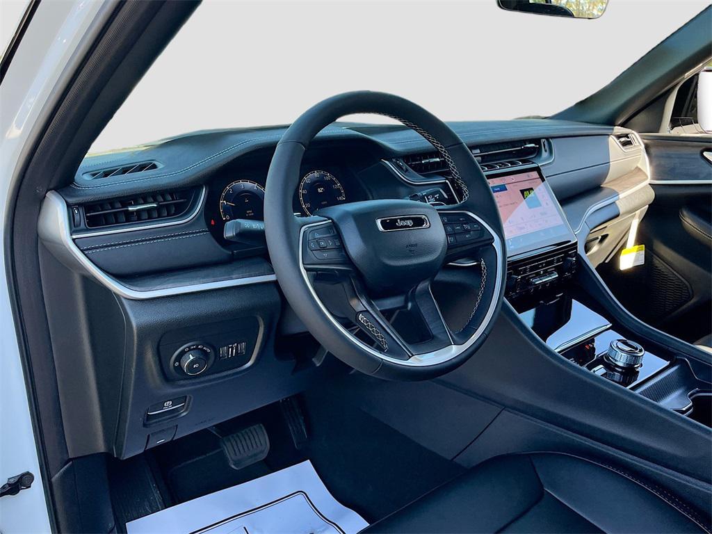 new 2025 Jeep Grand Cherokee car, priced at $41,922