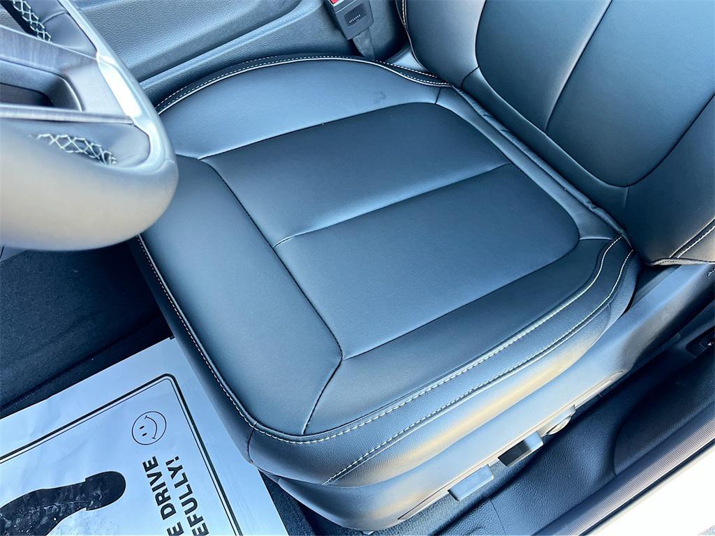 new 2025 Jeep Grand Cherokee car, priced at $41,922