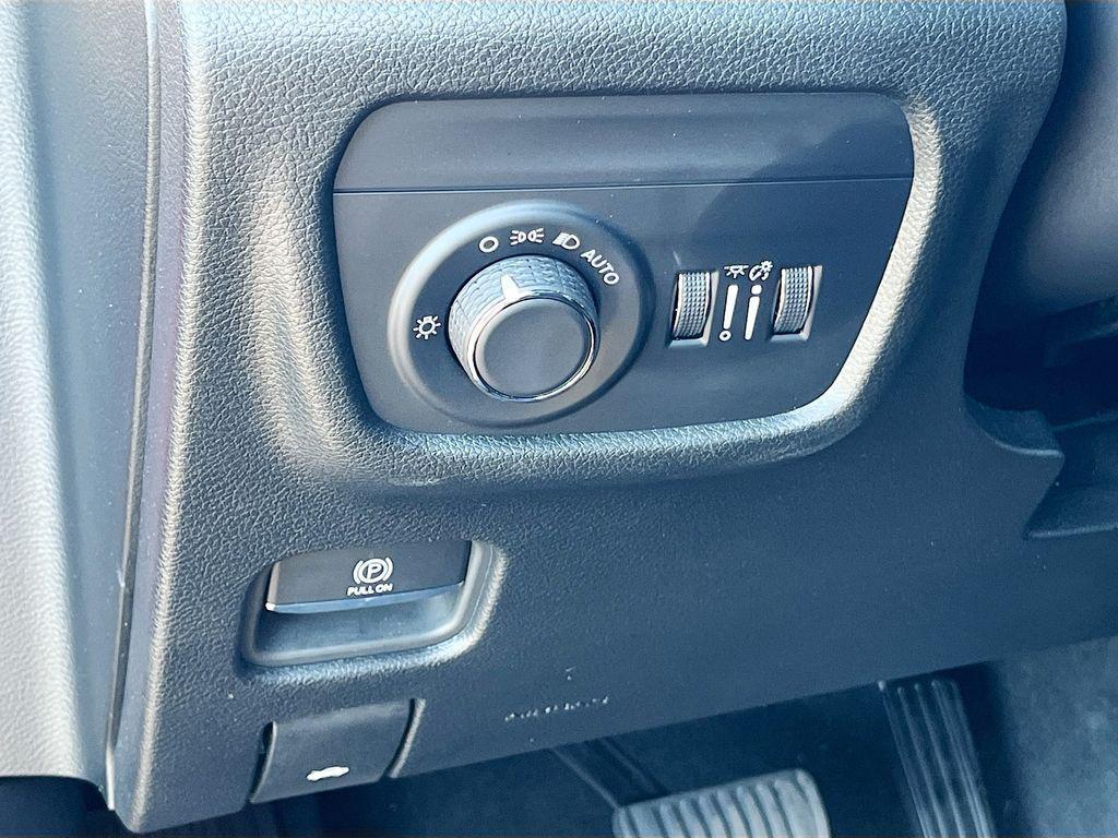 used 2025 Jeep Grand Cherokee car, priced at $34,591