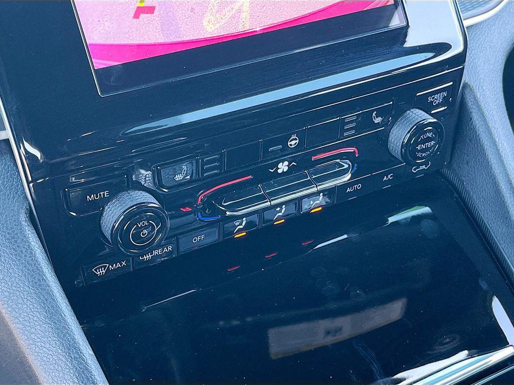 used 2025 Jeep Grand Cherokee car, priced at $34,591